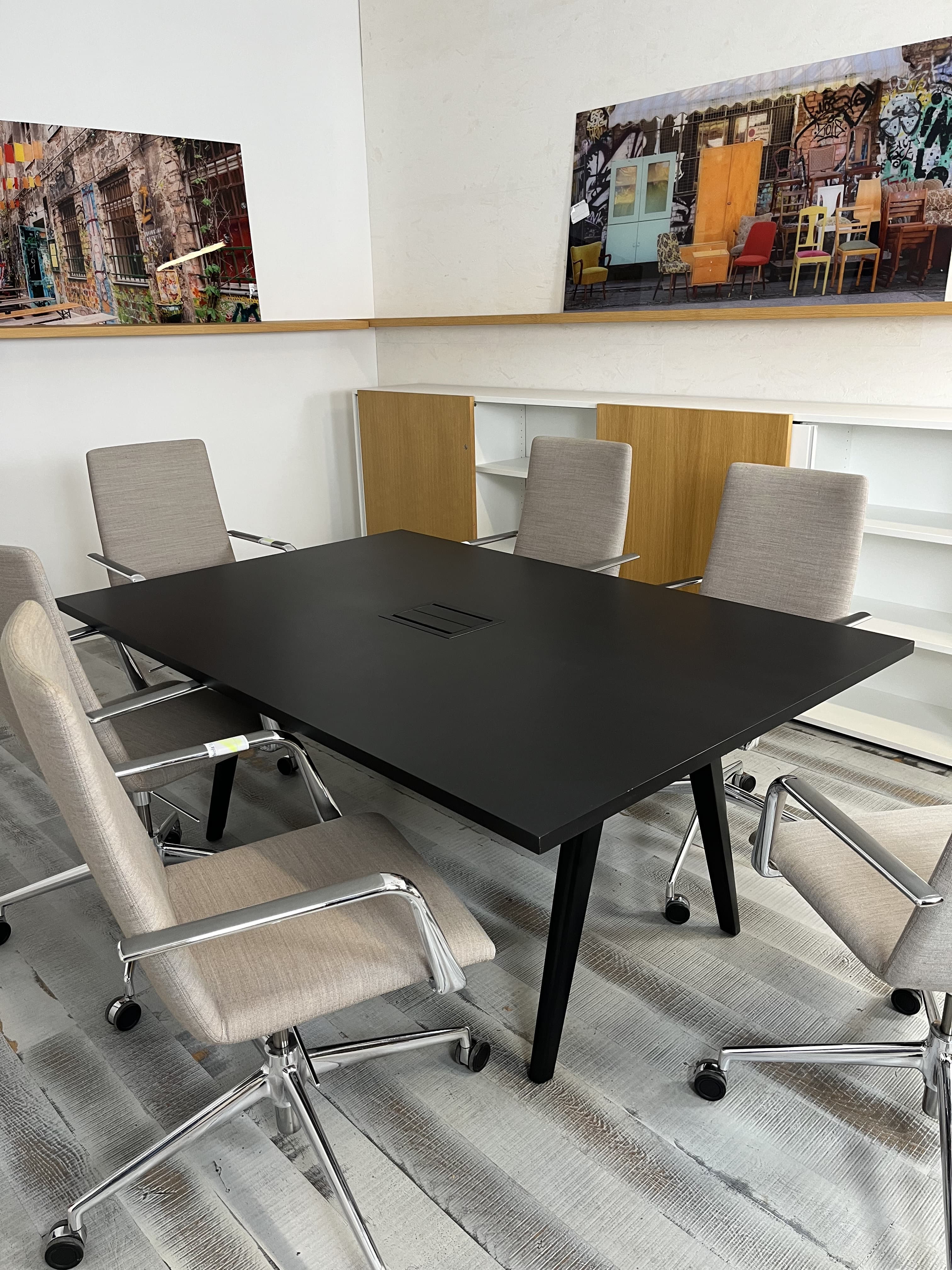1 Thonet Konferenztisch
